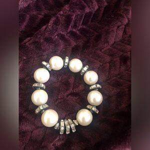 Elegant Pearl and Silver Bracelet